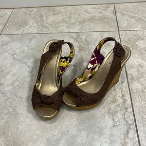 Cute knot-strap wedges